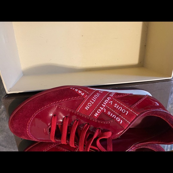 Red suede Louis Vuitton sneakers - Picture 2 of 3